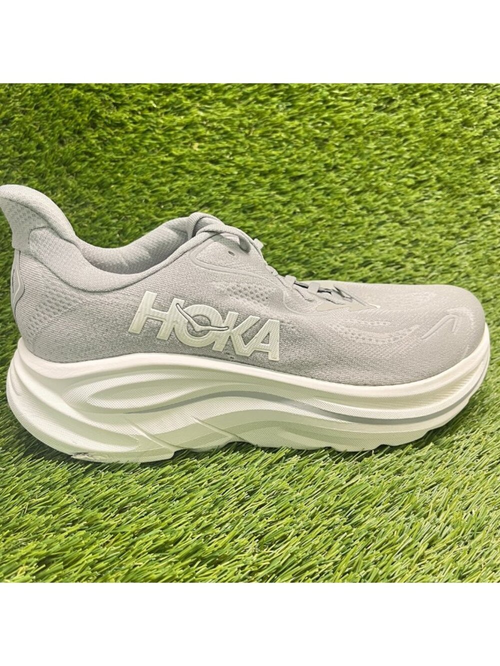 Hoka One One Clifton 10 Mens Size 9.5 4E Gray Athletic Running Shoes Sneakers